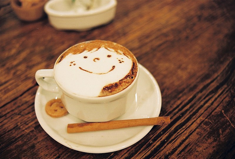 800px-Cappuccino_in_Tokio.jpg