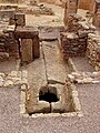 Maison punique avec en particulier le puisard destiné à recueillir l'eau de pluie dans la citerne.