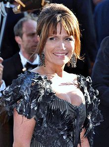 http://upload.wikimedia.org/wikipedia/commons/thumb/d/d8/Cl%C3%A9mentine_C%C3%A9lari%C3%A9_Cannes.jpg/220px-Cl%C3%A9mentine_C%C3%A9lari%C3%A9_Cannes.jpg