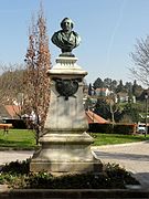 C.-R. Capellaro Daguerre Buste en bronze sur piédestal en pierre