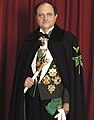 Don Carlos Gereda de Borbón, Marquis de Almazán, 49. Paris-Malta Cemaati Büyük Üstadı gala elbiseleri giyerken