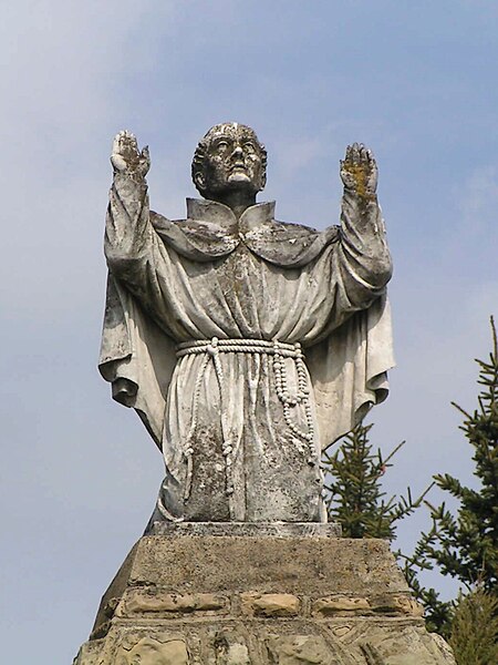 :Dukla - statue St. John of Dukla on the courtyard in front of the church of the Bernardine Fathers.jpg