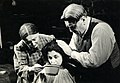 Elmer Harris, Molčeča usta (po nemški predelavi Walterja Firnerja), Drama SNG v Ljubljani. Na fotografiji: Elvira Kralj (Maggie McDonald), Ančka Levar (Bellinda McDonald), Janez Cesar (Black McDonald).