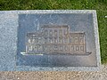 Gedenkplatte an das 1831 erbaute Palais Rothschild – 1938 enteignet – 1944 zerbomt