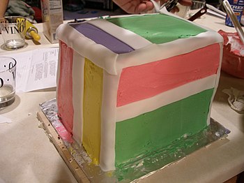 English: Birthday cake with hard white fondant...