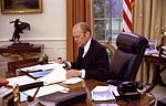 Gerald Ford vid skrivbordet, den 27 januari 1976. Foto: Karl Schumacher