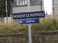 Panneau indiquant le nom de la gare.