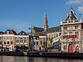 Haarlem, el Waag y la iglesia (la Sint Bavokerk).