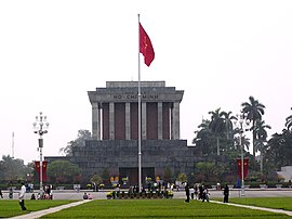 270px-Ho_Chi_Minh_Mausoleum_2006.jpg