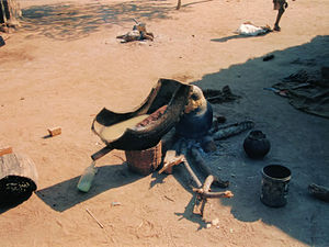 Herstellung von Kachasu in einer Dorfbrennerei in Sambia