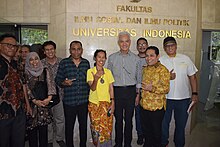Ganjar Pranowo with classmates from the postgraduate programme. Kuliah Kebangsaan FISIP UI 18.09.2023 295.jpg