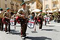 Scouts maltesi con la bandiera di Fgura