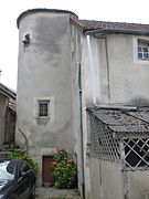 Maison ancienne à l'angle de la route de Beaune (D 973) et de la route de Moulin à Bâle.