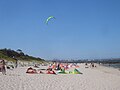 Kitesurfing di pantai