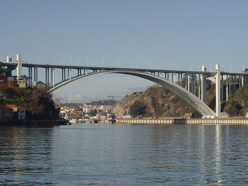 Imagem:Ponte da Arrabida - Porto.JPG