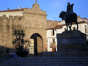 Puerta del Sol med Alfons VIII:s staty.