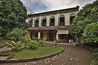 Mansiyong Tjong A Fie, Medan, Indonesia, isang mas bihirang halimbawa ng Sino-Portuges na arkitektura sa bansa.