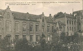 Premier bâtiment des classes avenue des Nerviens en 1907[7].