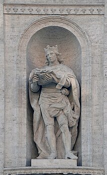 Statue de Saint Louis, sur la façade de l'église Saint-Louis-des-Français, à Rome. (définition réelle 3 351 × 5 463)