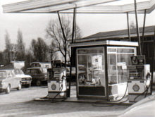 Royal Dutch Shell filling station and garage in Mijnsheerenland, the Netherlands, late-1970s Tankstationmijnsheerenland.png