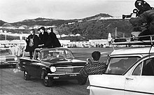 The Beatles at Wellington Airport, 21 June 1964.jpg