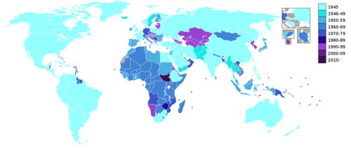 Карта на света със страни, показани в цветове, съответстващи на датите, в които страните са се присъединили към ООН. Държавите, които не участват в ООН, са показани в сиво.
