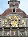 Verguld Rijkswapen op Amsterdam Centraal Station