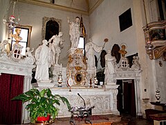 Altare maggiore della chiesa di San Giuliano