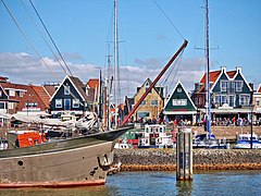 Le port de Volendam et ses bateaux de pêcheurs.