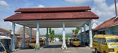 Tampak depan shelter angkutan kota & pedesaan