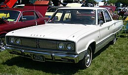 Una Dodge Coronet berlina del 1967