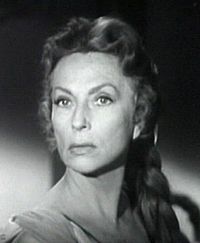 Agnes Moorehead i filmen Fladdermusen (1959).