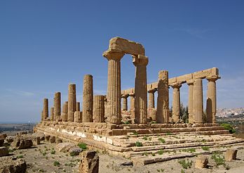 Le temple d'Héra, dans le parc archéologique de la Vallée des Temples, à Agrigente (Sicile). (définition réelle 3 594 × 2 542)