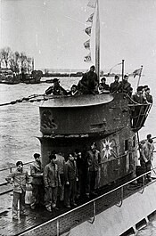Bundesarchiv Bild 146-1981-010-31, Einlaufen eines U-Bootes.jpg