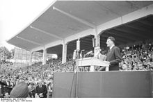 Billy Graham in Dusseldorf (1954) Bundesarchiv Bild 194-0798-41, Dusseldorf, Veranstaltung mit Billy Graham.jpg