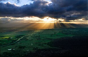 Coucher de soleil vu de la tour Telstra, Canberra. (définition réelle 1 583 × 1 031)