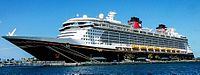 Disney Dream пришвартовался на Багамах 03.jpg