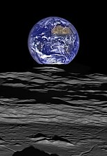 19/06: La Terra vista des de la sonda Lunar Reconnaissance Orbiter en òrbita de la Lluna.