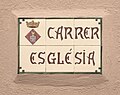 Katalanisches Straßenschild Carrer Església, in Espolla, Spanien