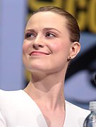 Evan Rachel Wood interprète Dolores Abernathy.