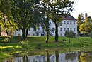 Gutsanlage mit Herrenhaus, Stallspeicher und Park