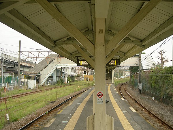 600px-Hama-Kawasaki_Station_Tsurumi-line-Platform-20100920.jpg