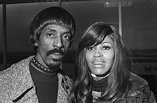 Ike et Tina Turner, photographiés en 1971. (définition réelle 3 616 × 2 377)