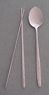 Korean chopsticks and spoon made of stainless steel. Korean chopsticks and spoon-Sujeo-01.jpg