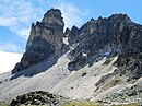 Vue de la dent de Bissorte (3 016 m) et du Cheval Blanc (3 020 m) depuis le col du Cheval Blanc (2 791 m).