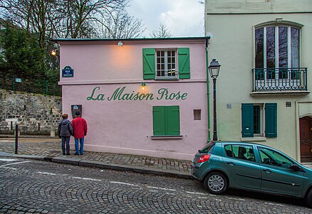 Sidofasaden vid Rue des Saules.