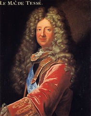 Hyacinthe Rigaud, René de Froulay de Tessé (1648-1725), maresciallo de Tessé, 1700. Il giustacorpo di velluto rosso salmone appare intrecciato con fili scintillanti.