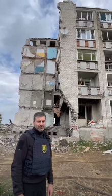 Ukrainian troops display buildings in liberated Izium, 17 September 2022 Liberation of Izium, September 17, 2022.png