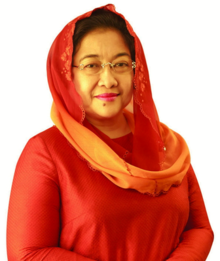 Megawati Sukarnoputri in hijab (cropped).png