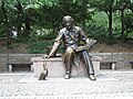 Statuo en Centra Parko, Novjorko rememora al Andersen kaj La malbela anasido